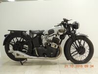 18. TRIUMPH 500 SV 2