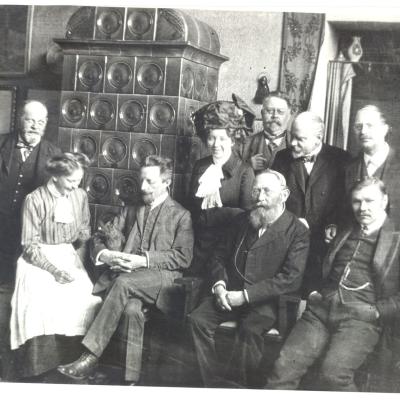 10 Clenove Muzejniho Spolku V Atelieru Malire Hugo Baara