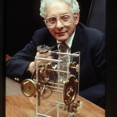 4-derek-de-solla-price-to-create-his-model_malcolm-kirk-1970